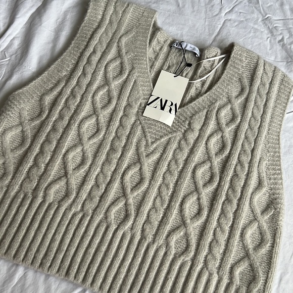 Zara Sweaters - NWT Zara Sweater Vest
